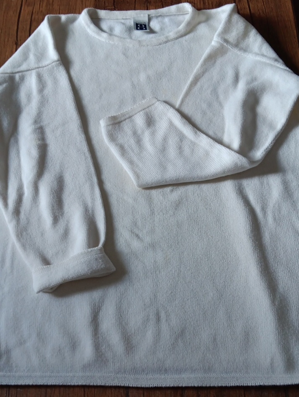 SIZE M.Women's White Crewneck Sweater – Soft Everyday Knit.Preloved